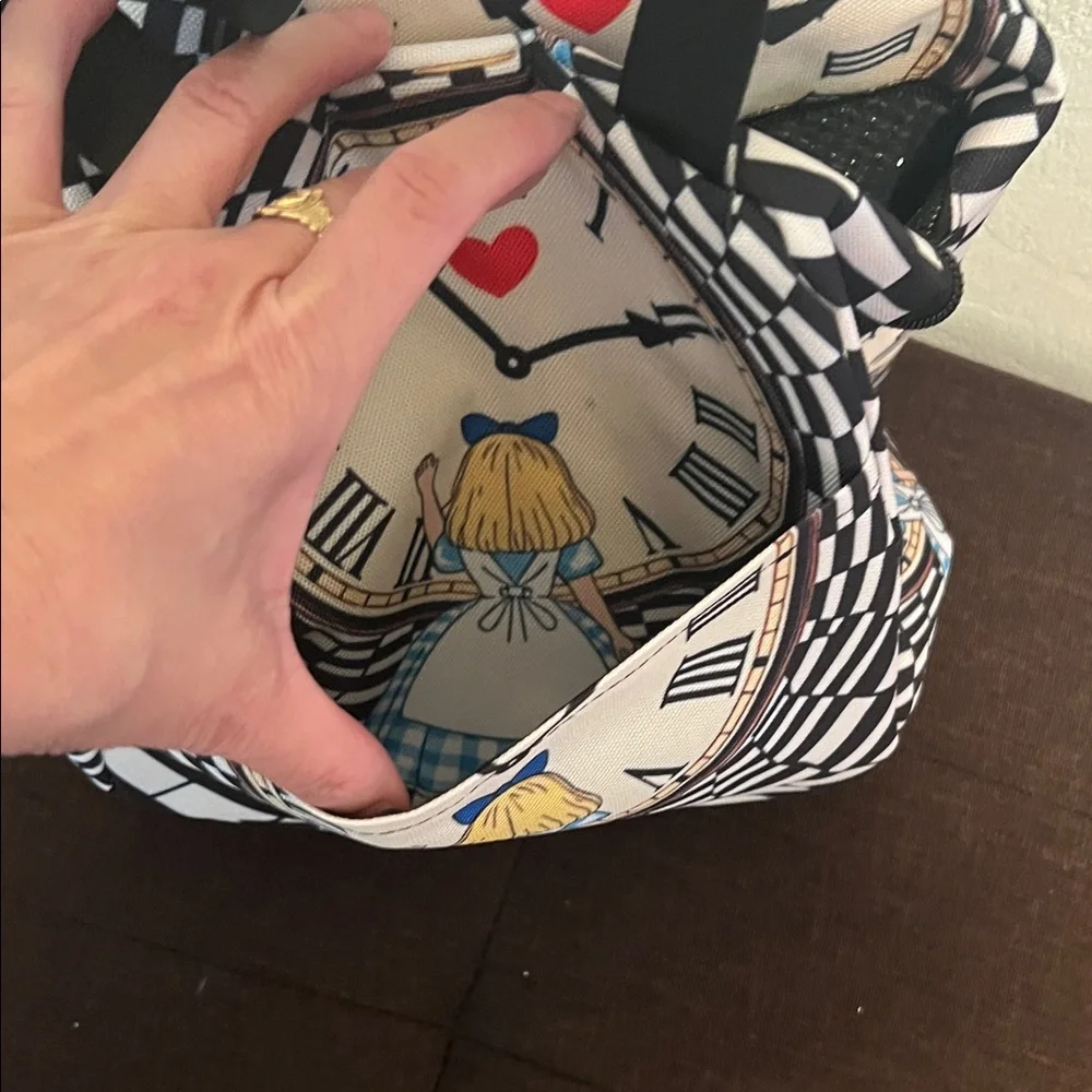 #1207** Alice in Wonderland Themed Black /White Tote Bag & Lunch Pack. - Picture 4 of 7